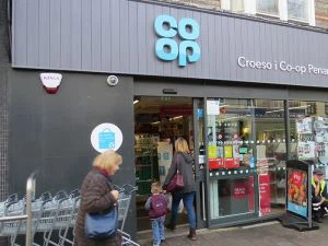 Obchodný vývesný obchod Co-op Store Retails